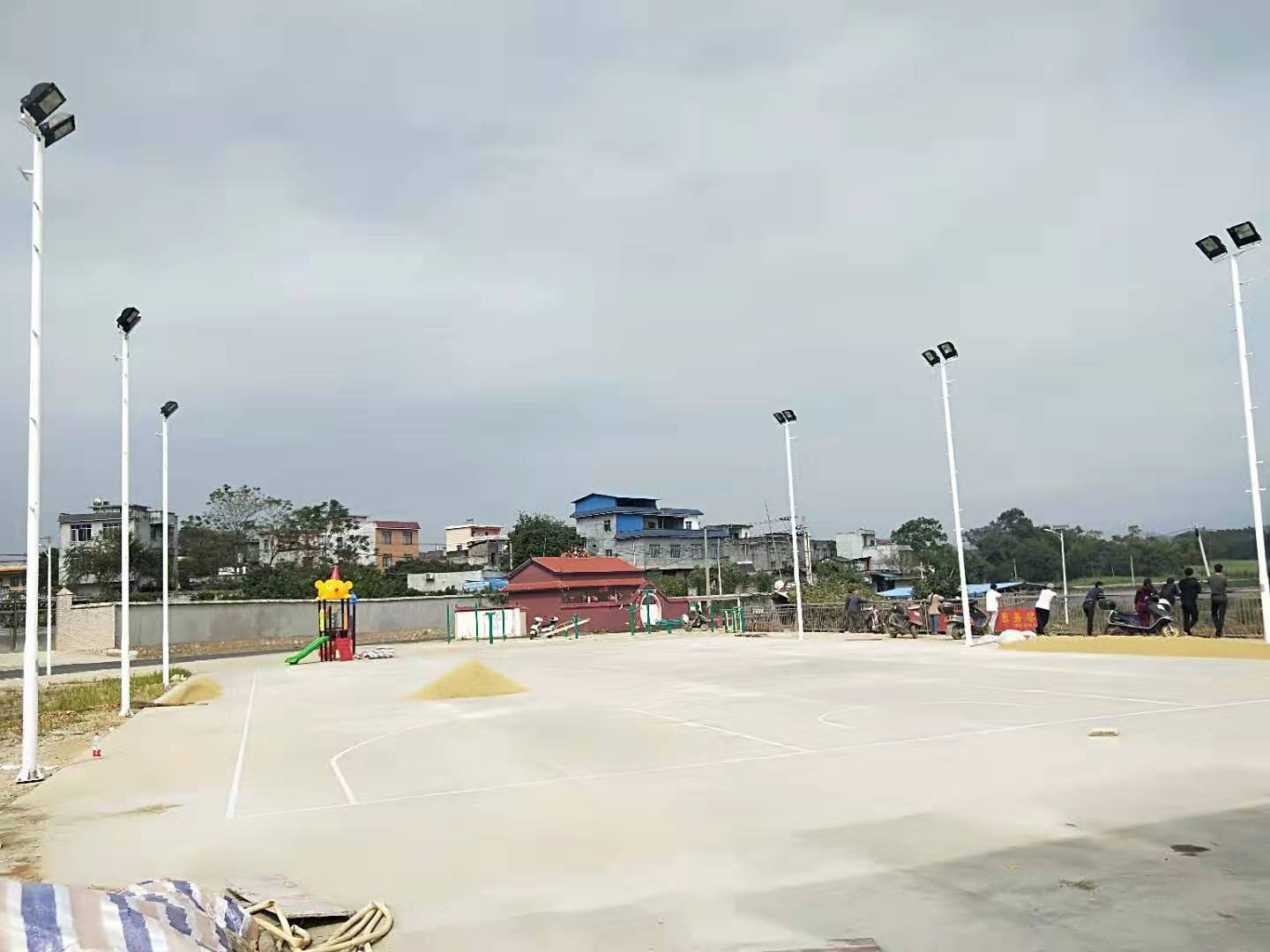 籃球場燈桿參數(shù),籃球場燈桿圖片